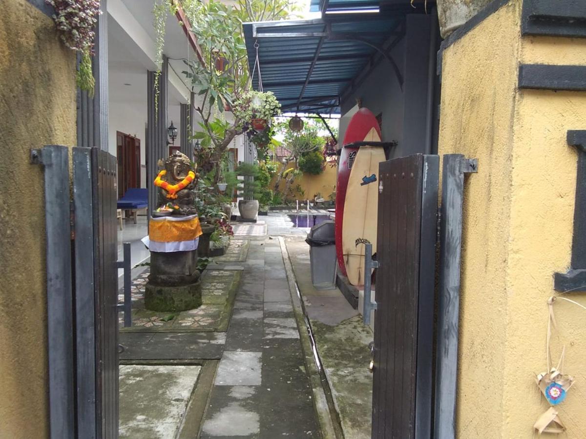 Sanata Yoga Guesthouse Canggu Екстериор снимка