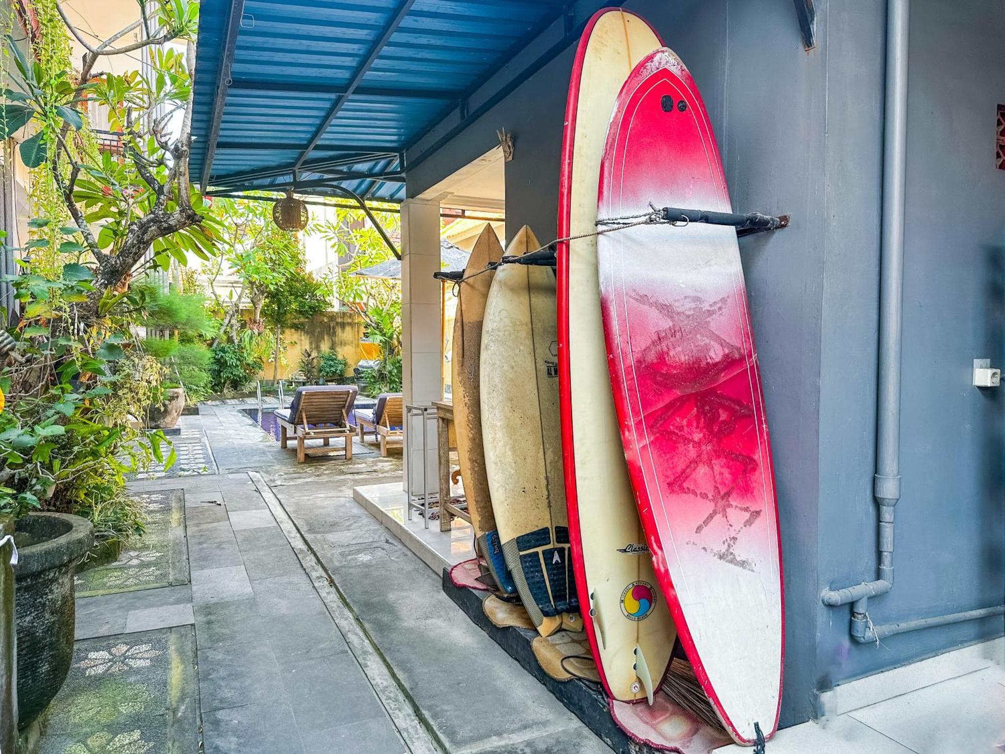 Sanata Yoga Guesthouse Canggu Екстериор снимка