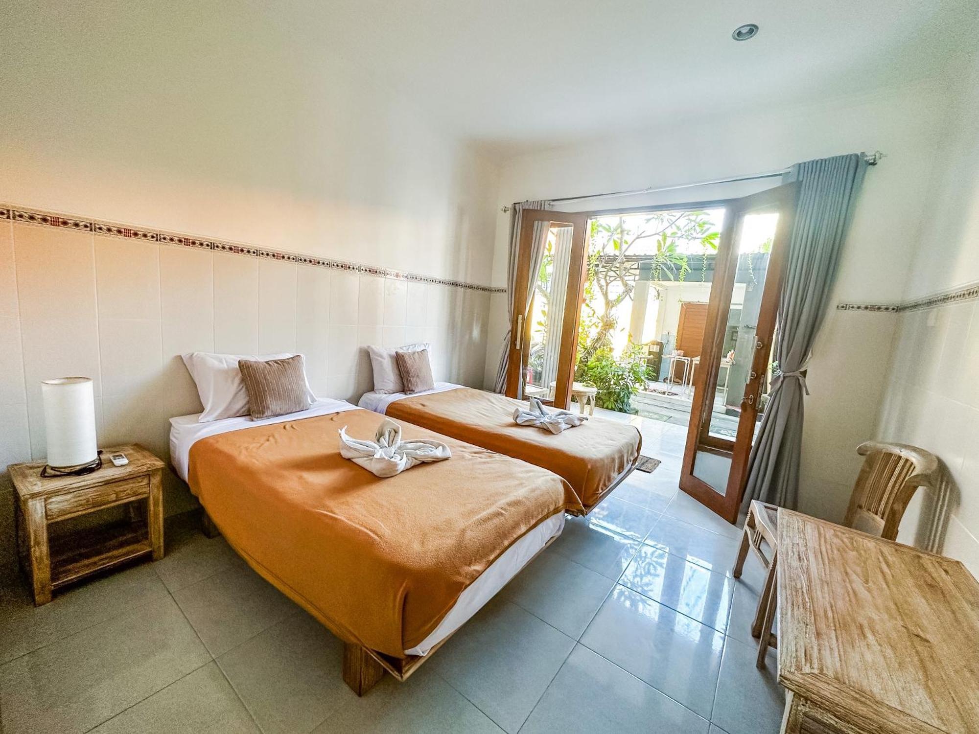 Sanata Yoga Guesthouse Canggu Екстериор снимка